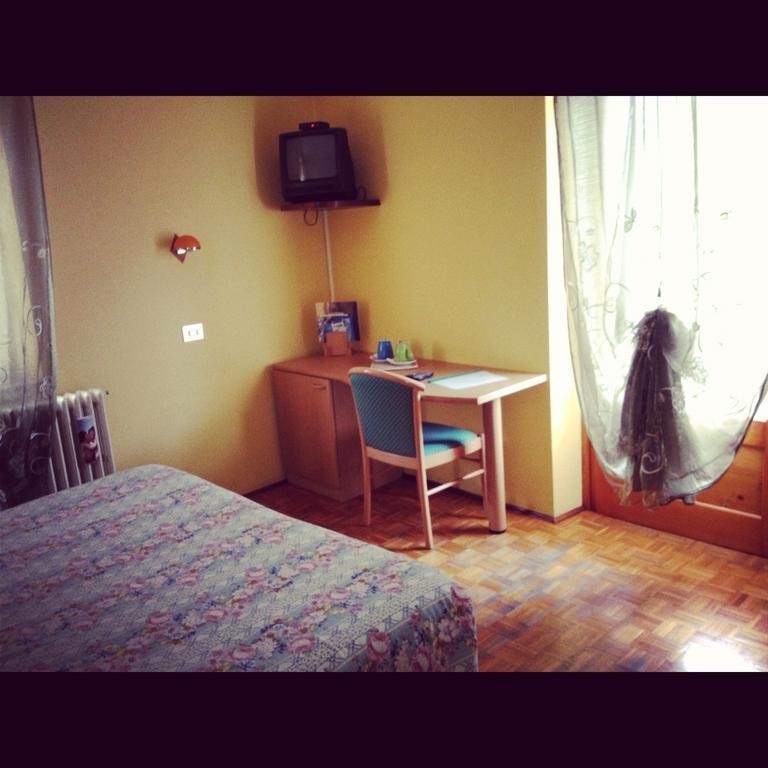 Hotel Viola วัลดีเดนโตร ภายนอก รูปภาพ