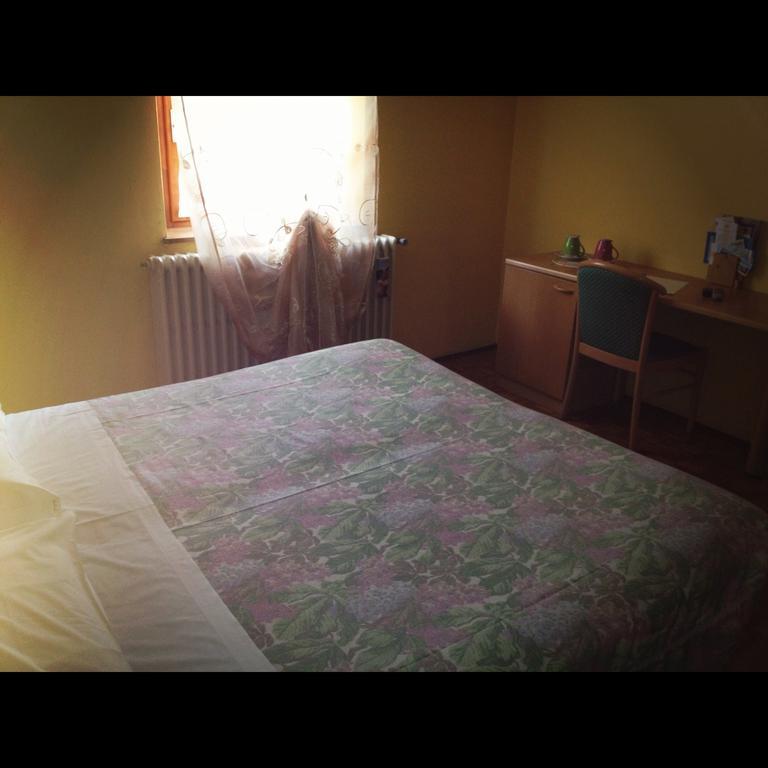 Hotel Viola วัลดีเดนโตร ภายนอก รูปภาพ